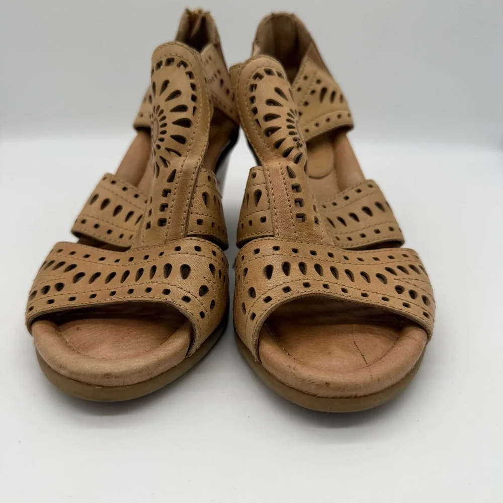 Earth Camellia Sandal Tan Leather Laser Cut Wedge Heel 6.5B Neutral Boho